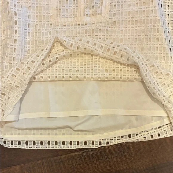 NEW BANANA REPUBLIC Elegant Cream Lace Women's Top BLOUSE EYELET CROCHET SZ MED - Picture 13 of 17